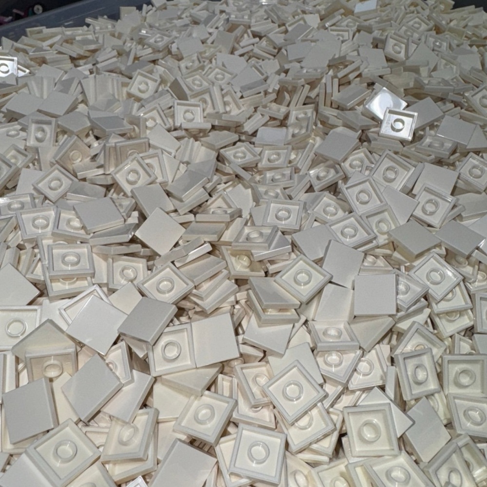 (500) New LEGO 2x2 White Smooth Tiles LOT Pieces 
2 x 2 - Brand New!